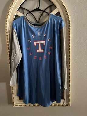 Genuine Merchandise Texas Rangers Long-Sleeve Raglan Tee in Blue and Gray